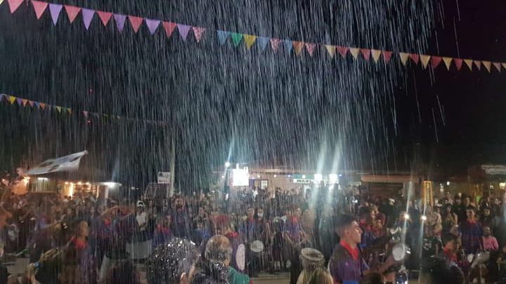 Icho Cruz celebró los carnavales con calles colmadas de turistas y vecinos