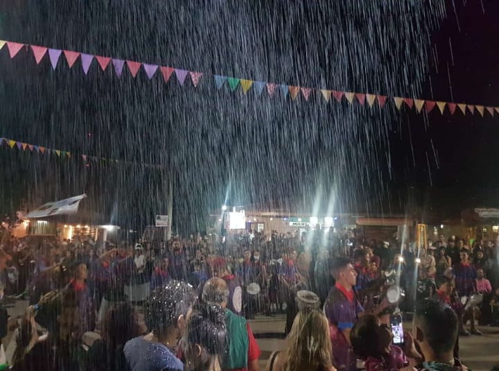 Icho Cruz celebró los carnavales con calles colmadas de turistas y vecinos Icho Cruz celebró los carnavales con calles colmadas de turistas y vecinos
