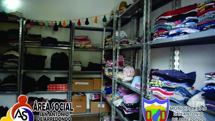 San Antonio de Arredondo reabrió las puertas de su ropero comunitario