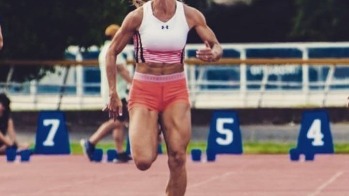 Victoria Woodward regresa a las pistas de atletismo para competir de manera oficial  
