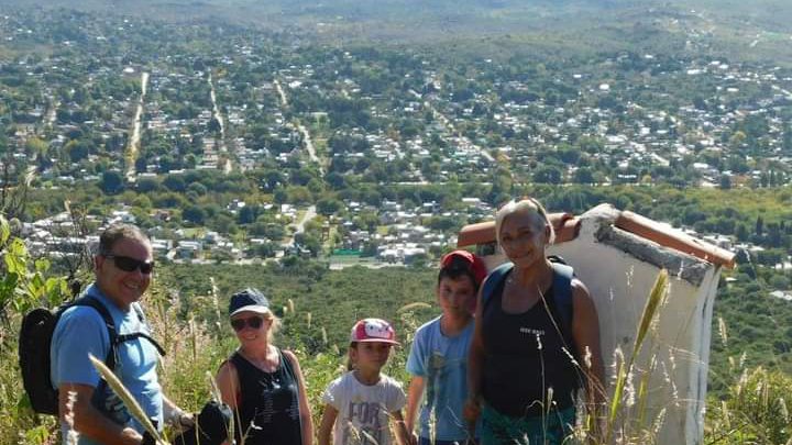 Vecinos de San Antonio de Arredondo realizaron el tradicional ascenso al Cerro de la Cruz