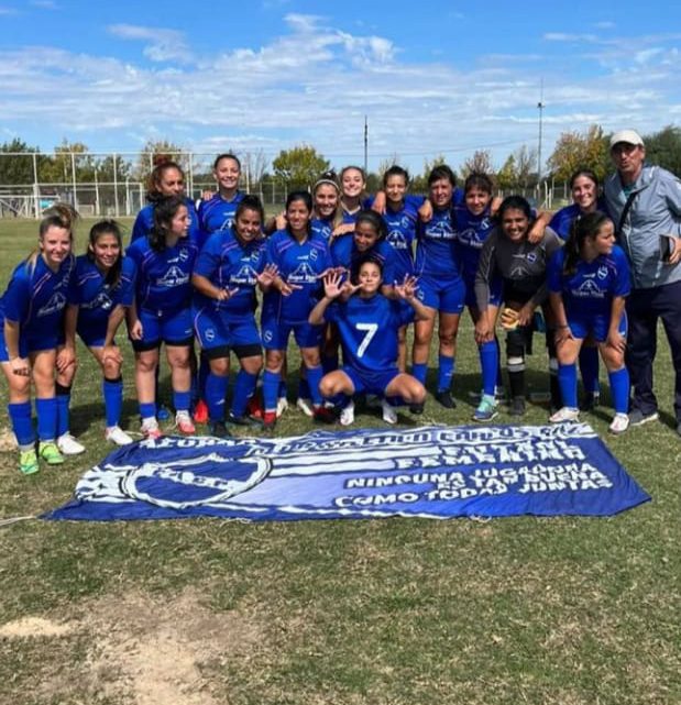 El equipo femenino de Atlético Carlos Paz le ganó a Juventud Barrio Comercial y quedó como único puntero del campeonato El equipo femenino de Atlético Carlos Paz le ganó a Juventud Barrio Comercial y quedó como único puntero del campeonato