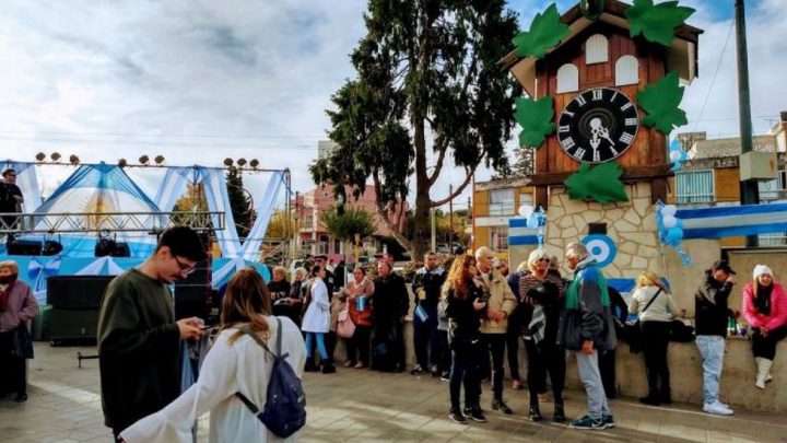 Carlos Paz conmemora el 212º Aniversario de la Revolución de Mayo