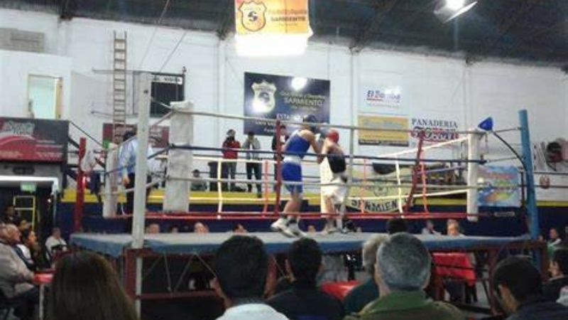 Noche de narices chatas: nueva velada boxística en el Club Sarmiento Noche de narices chatas: nueva velada boxística en el Club Sarmiento