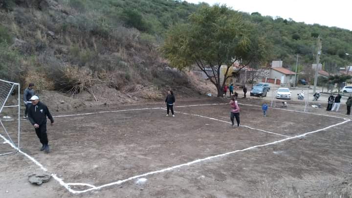 El Centro Vecinal Altos del Valle inauguró su cancha de fútbol El Centro Vecinal Altos del Valle inauguró su cancha de fútbol