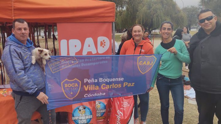 La peña boquense de Villa Carlos Paz dono alimento balanceado a las protectoras de animales