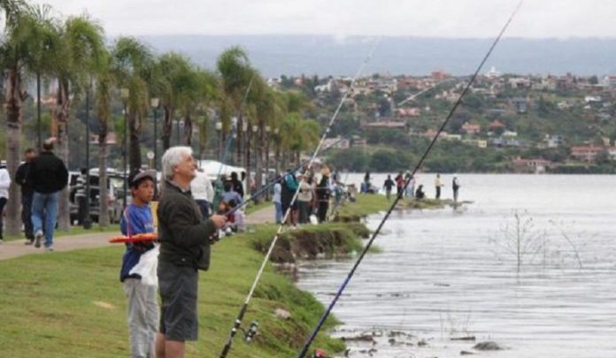 Concurso de Pesca en la costanera de Villa Carlos Paz