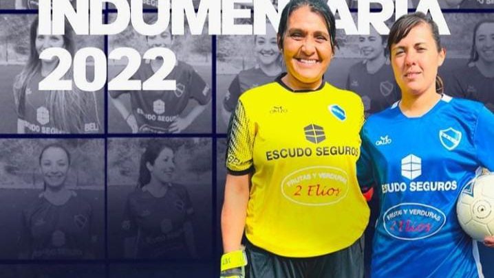 El equipo femenino de Atlético Carlos Paz presentó su nueva indumentaria