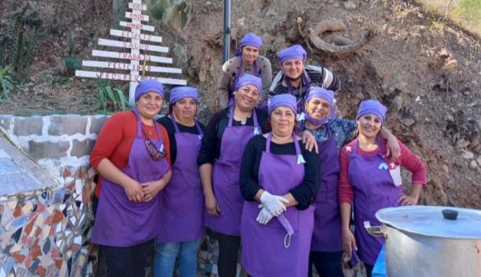 La Agrupación Madres de la Plaza realiza un locro solidario