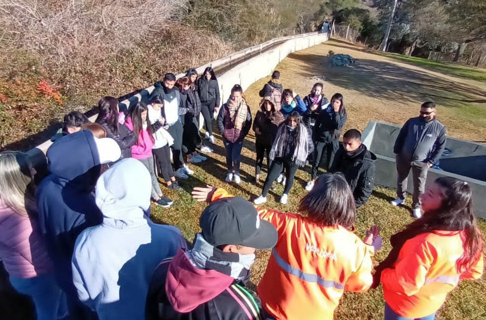 Escuelas de Villa Carlos Paz visitaron la plantaba potabilizadora en Cuesta Blanca Escuelas de Villa Carlos Paz visitaron la plantaba potabilizadora en Cuesta Blanca