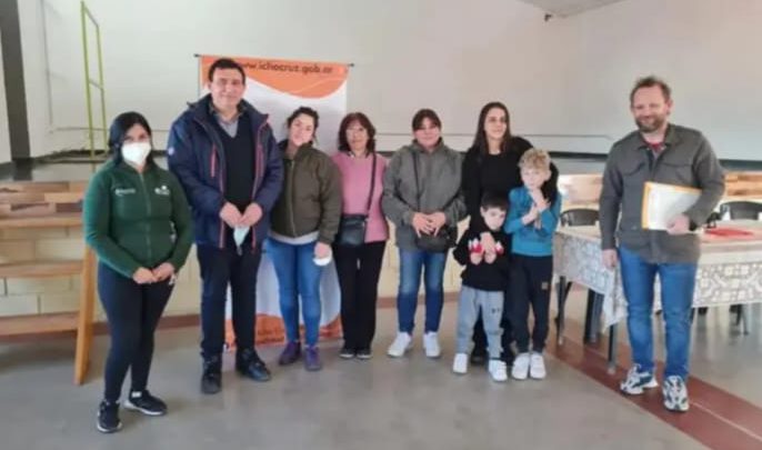 La municipalidad de Icho Cruz entregó cinco viviendas dentro del Programa Viviendas Semillas