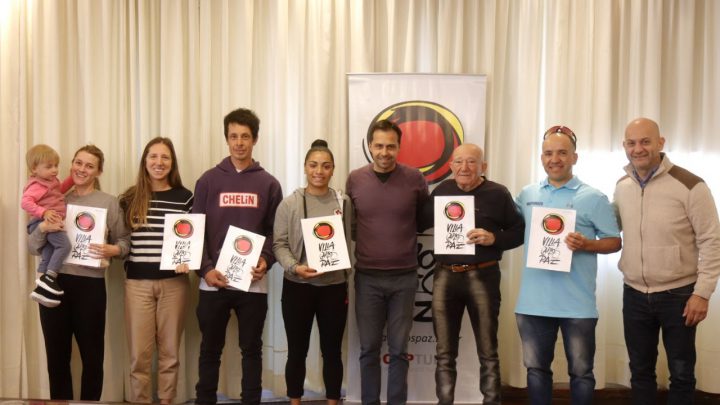 La municipalidad continua realizando entrega de ayuda económica deportistas locales