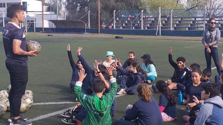 El Club Atlético Carlos Paz promueve el programa “Conociendo nuestra gente y nuestro club”