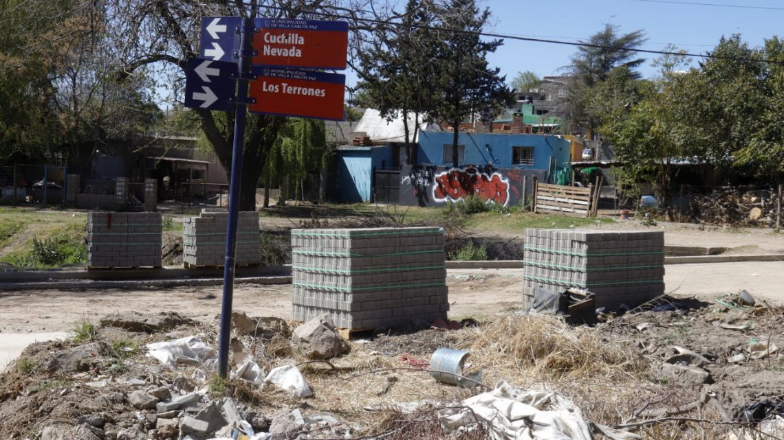 La municipalidad de Villa Carlos Paz continúa con el plan de pavimentación de calles en distintos puntos de la ciudad La municipalidad de Villa Carlos Paz continúa con el plan de pavimentación de calles en distintos puntos de la ciudad