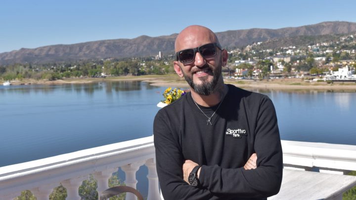El “Pela” Romero disfrutó de Carlos Paz y habló de su éxito “Basta de Amores de Mierda”