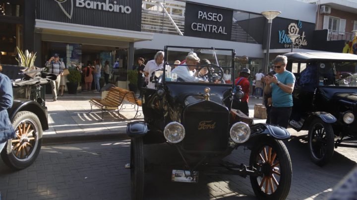 Vecinos y turistas participaron del XXVI encuentro internacional de Ford T