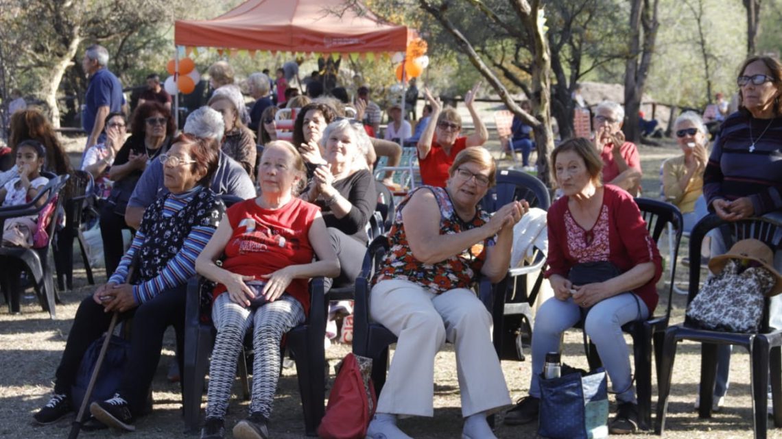 Los adultos mayores disfrutaron de su primavera en Parque Estancia La Quinta Los adultos mayores disfrutaron de su primavera en Parque Estancia La Quinta