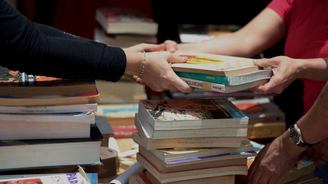 La Comisión “Amigos del Barrio” recauda libros para los vecinos del barrio Sol y Lago La Comisión “Amigos del Barrio” recauda libros para los vecinos del barrio Sol y Lago