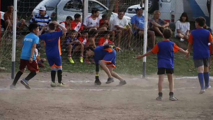 Gran cierre de año para las escuelas municipales de fútbol y handball