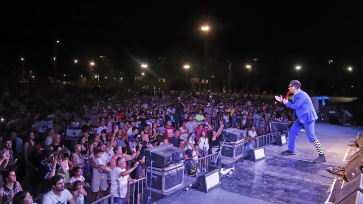 Villa Carlos Paz abrió su temporada con un gran recital para toda la familia