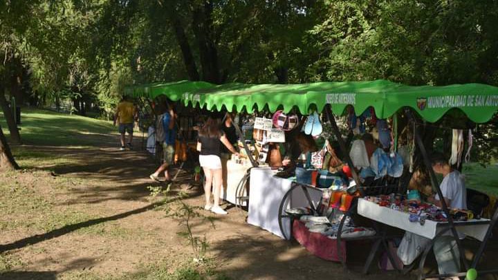 Continúa la Feria de Artesanos y Emprendedores durante el fin de semana largo en San Antonio