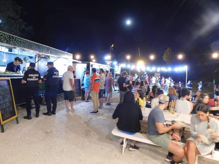 San Antonio ofrece un nuevo patio gastronómico para la temporada de verano San Antonio ofrece un nuevo patio gastronómico para la temporada de verano
