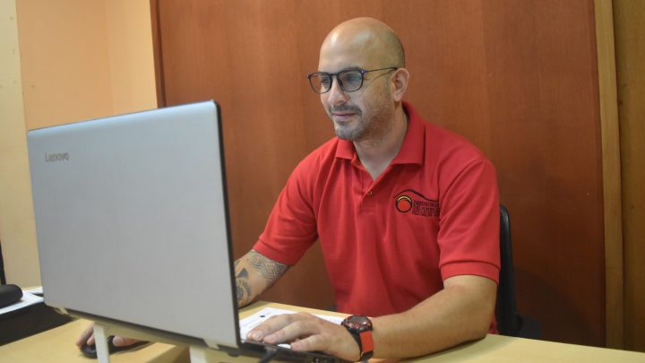 Defensoría del Pueblo: compró un celular fallido y le devolvieron la plata con el precio actualizado