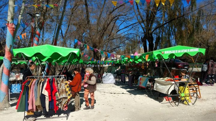 Continúa la Feria de Artesanos en San Antonio de Arredondo