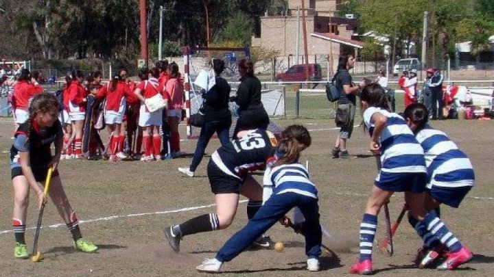 Carlos Paz será sede de un nuevo encuentro internacional de hockey master femenino