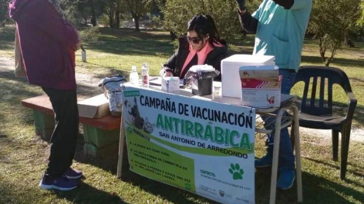 Continúa la campaña de vacunación antirrábica en San Antonio