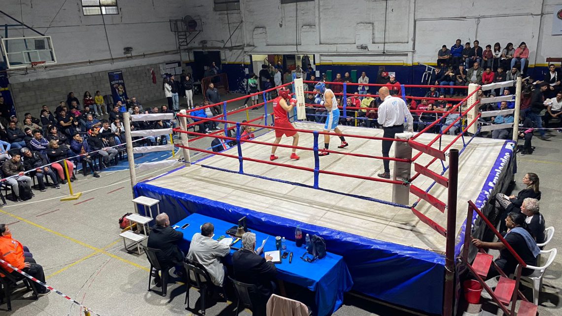Nuevo festival de boxeo en el Club Sarmiento Nuevo festival de boxeo en el Club Sarmiento