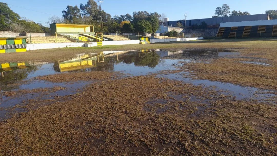 Liga Cordobesa: el partido entre Independiente y Huracán fue postergado por el mal estado del campo de juego Liga Cordobesa: el partido entre Independiente y Huracán fue postergado por el mal estado del campo de juego