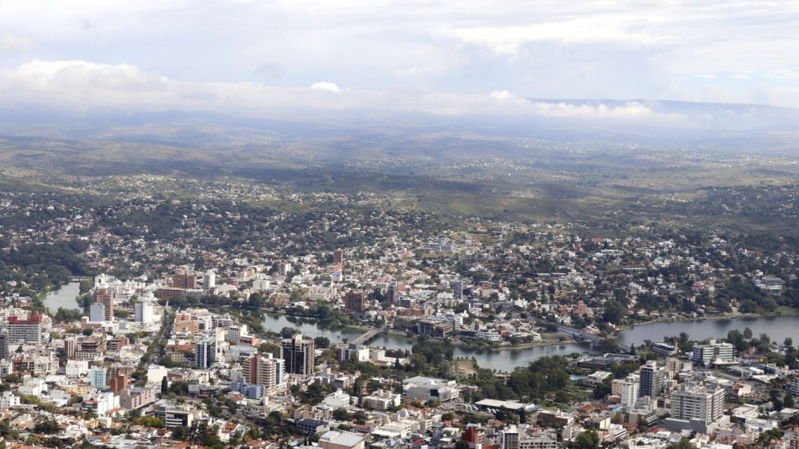 ¿Qué paseos se pueden realizar en Carlos Paz durante la temporada?