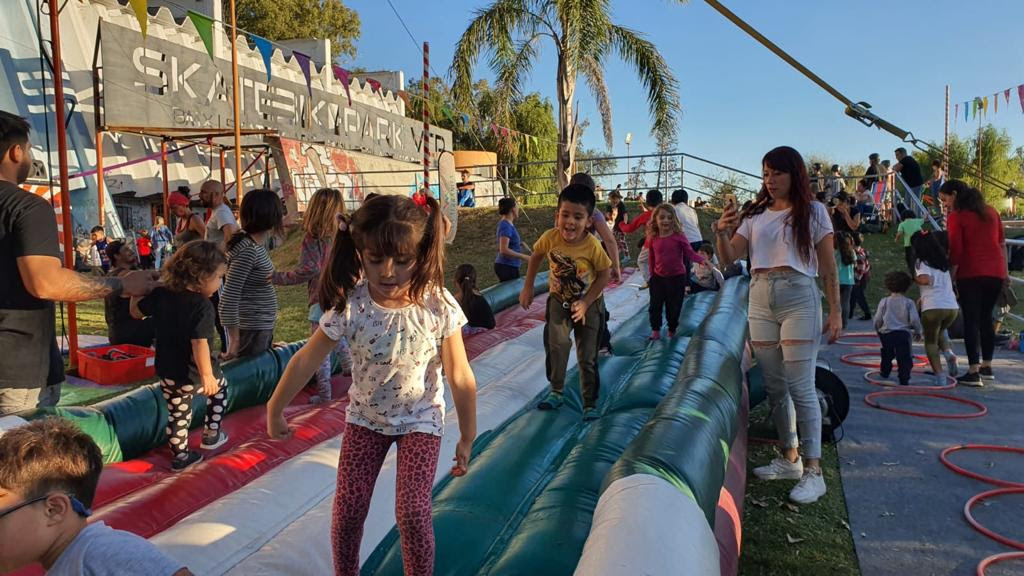Nueva tarde de circo en la costanera de Carlos Paz Nueva tarde de circo en la costanera de Carlos Paz