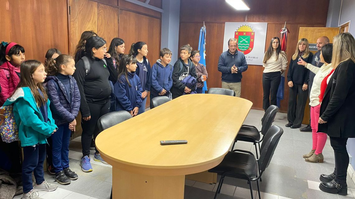 La Defensoría del Pueblo continúa recibiendo la visita de instituciones escolares La Defensoría del Pueblo continúa recibiendo la visita de instituciones escolares