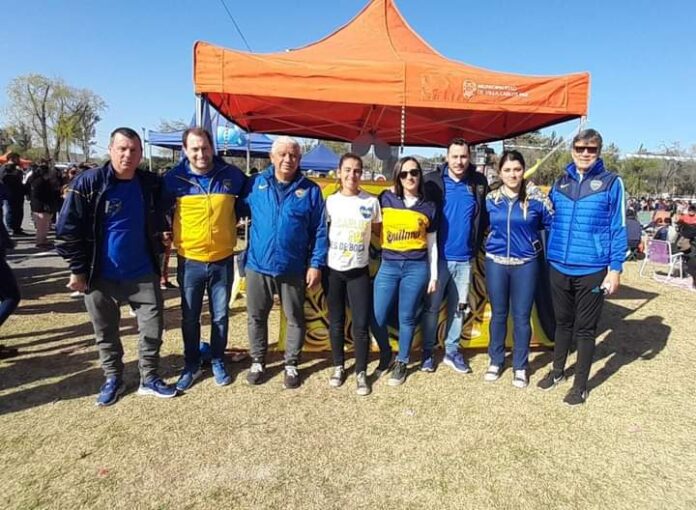 La Peña Boquense de Villa Carlos Paz realiza la campaña “Boca te Abriga”