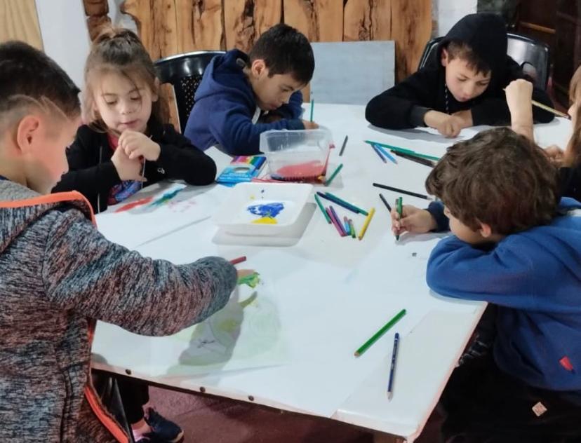 Icho Cruz: exitoso taller de arte para niño durante las vacaciones de invierno