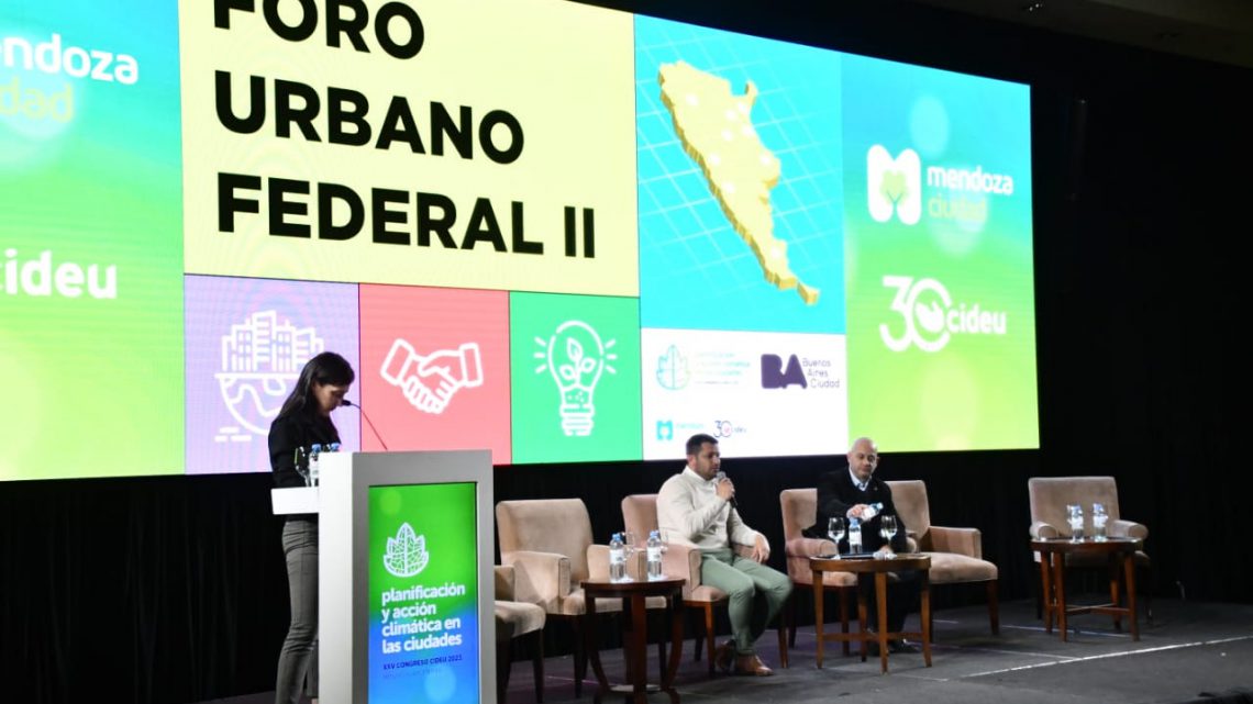 El intendente Daniel Gómez Gesteira disertó en el Foro Urbano Federal II El intendente Daniel Gómez Gesteira disertó en el Foro Urbano Federal II
