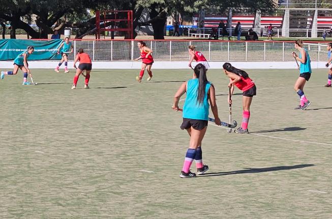 Las chicas del Carlos Paz Rugby Club  se preparan para retomar la competencia oficial