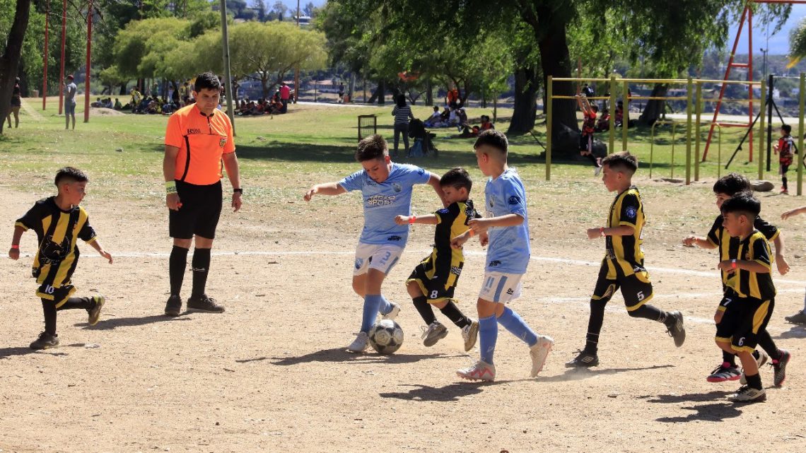 Cierre de año para las escuelitas de fútbol municipal de Villa Carlos Paz e Icho Cruz Cierre de año para las escuelitas de fútbol municipal de Villa Carlos Paz e Icho Cruz