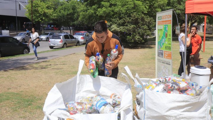 Nueva jornada de Ecocanje en la Plaza del Avión