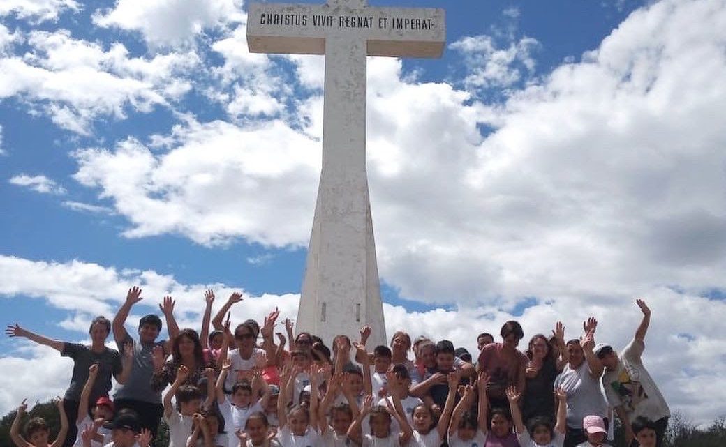 Continúan las salidas educativas al Cerro de la Cruz Continúan las salidas educativas al Cerro de la Cruz