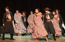 Continúan los talleres de verano en el Departamento de Arte y Movimiento Continúan los talleres de verano en el Departamento de Arte y Movimiento