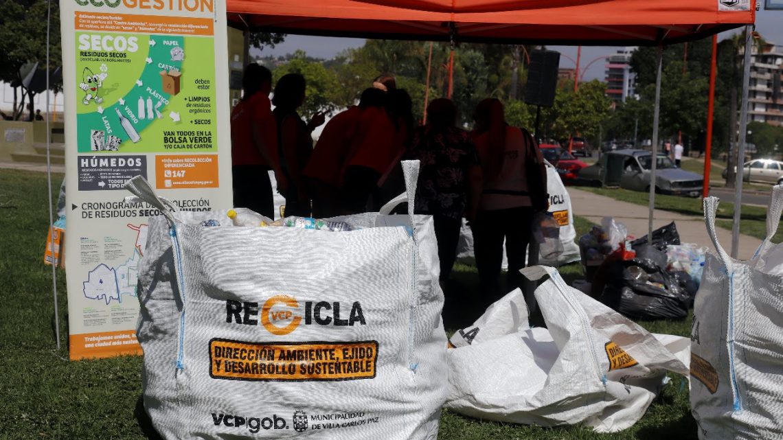 Nueva jornada de ecocanje en la Plaza del Avión