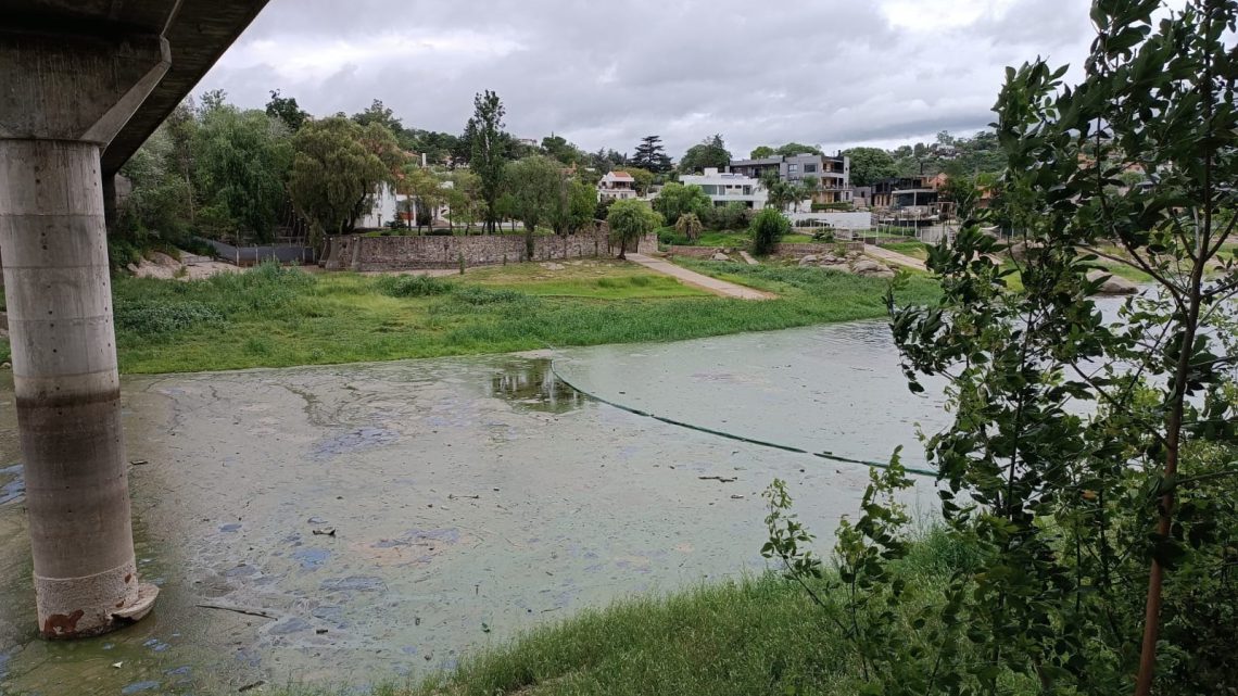 Continúan las tareas de mitigación en el lago San Roque