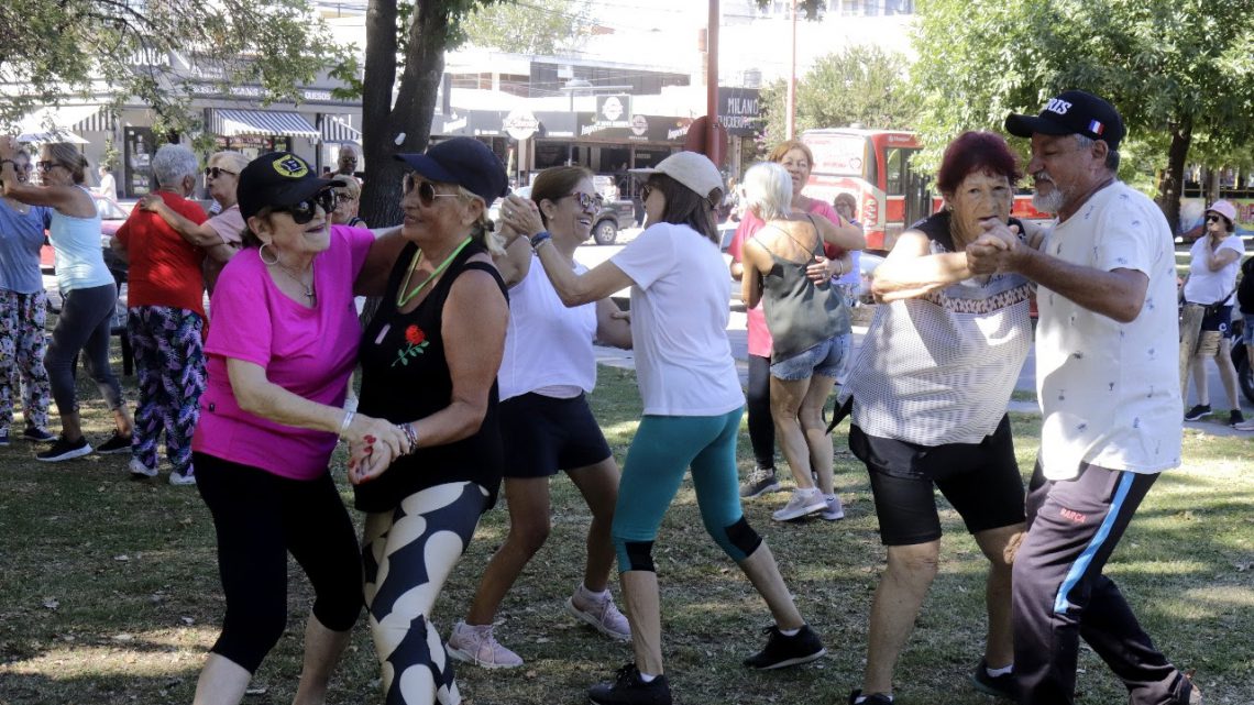 Continúan los encuentros del Programa Verano Activo y Saludable para adultos mayores Continúan los encuentros del Programa Verano Activo y Saludable para adultos mayores