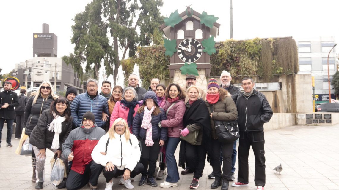 Vecinos y turistas celebraron el 66º aniversario del Reloj Cucú