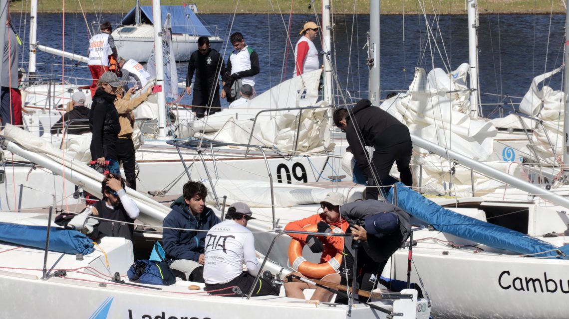 La Clase J24 de vela llenó de color el Lago San Roque La Clase J24 de vela llenó de color el Lago San Roque