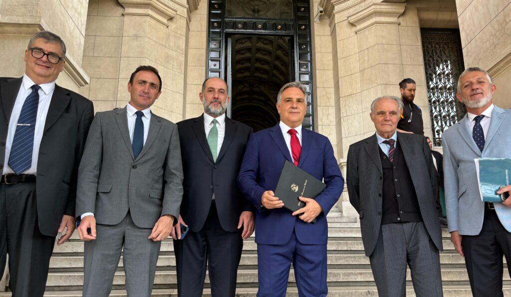 Llaryora reclamó ante la Corte Suprema por los fondos adeudados por Nación a la Caja de Jubilaciones Llaryora reclamó ante la Corte Suprema por los fondos adeudados por Nación a la Caja de Jubilaciones