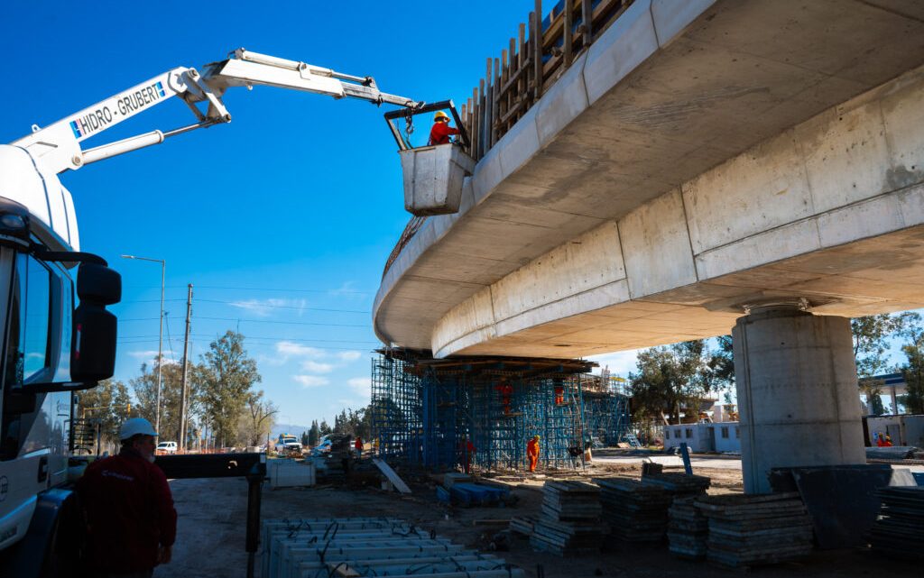 La Provincia construye tres altoniveles de tránsito en los accesos a la ciudad de Córdoba La Provincia construye tres altoniveles de tránsito en los accesos a la ciudad de Córdoba